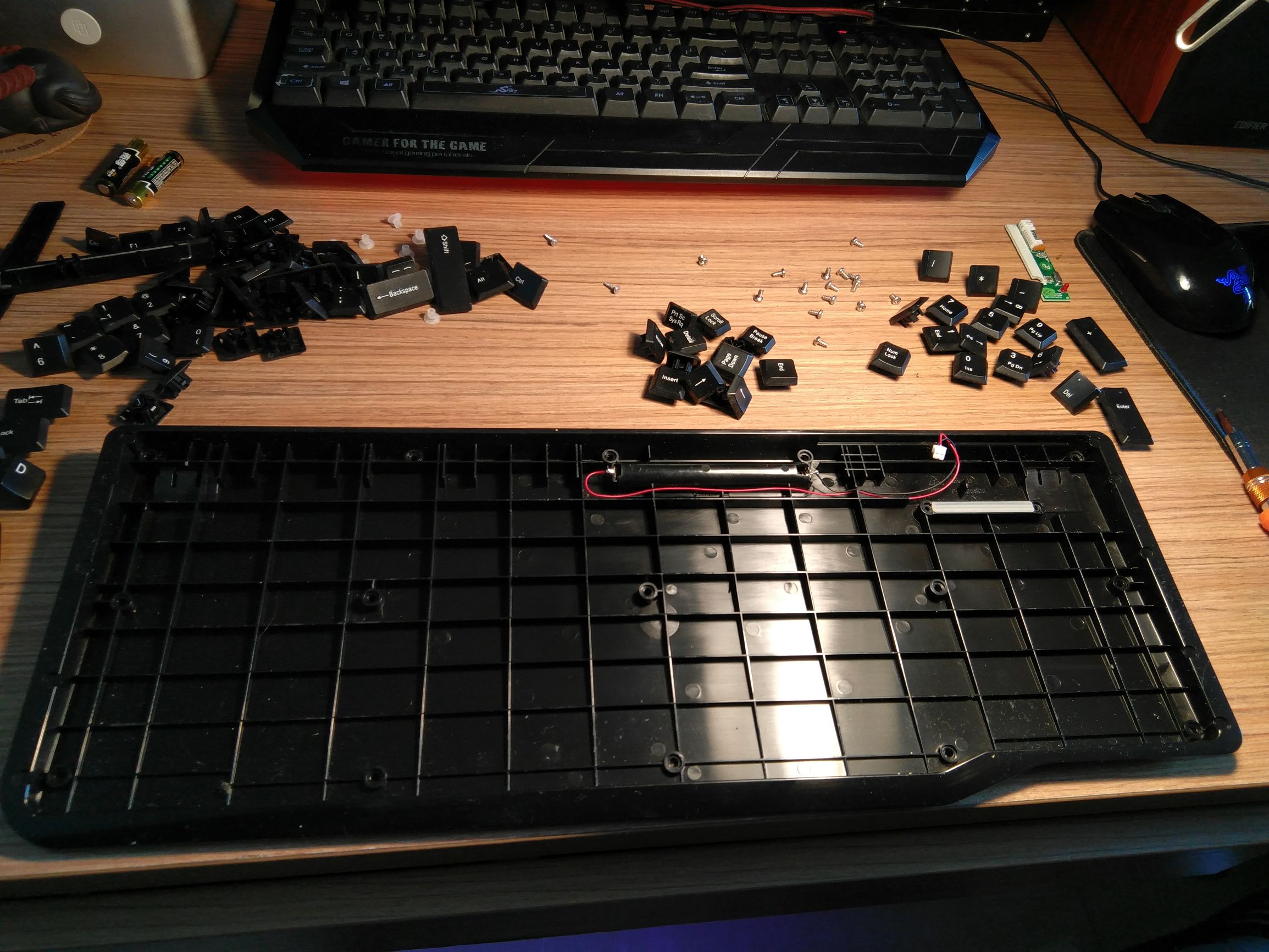 最便宜的无线键鼠套装,拆解无线充电鼠标