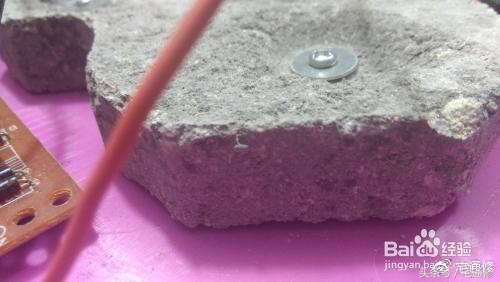 小台灯充不进去电该怎么修,小台灯按钮按不下去怎么修