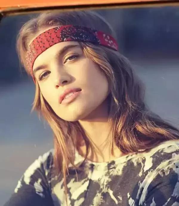 多带几件小物妥妥提升旅行幸福感,周末出游必备的三件单品