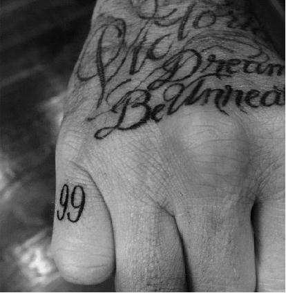 分手了纹身纹个什么,明星都喜欢纹什么纹