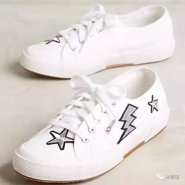 一双鞋柜里必不可少的百搭小白鞋,最美最实用的鞋柜