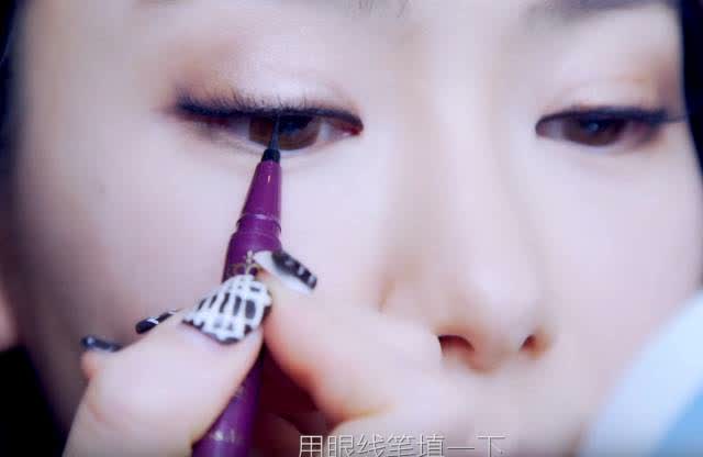 戚薇美妆教程日常化妆,戚薇惊艳美妆视频