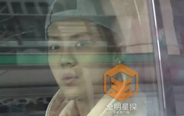 厉害了！鹿晗与神秘地陪同游东京3小时，还惹出了大动静！