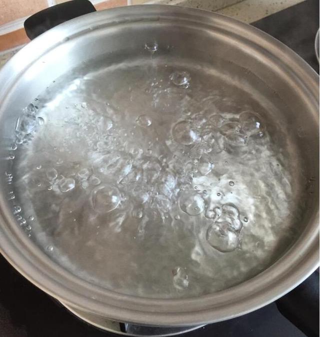 煎鱼不粘锅烧鱼不碎的秘诀是什么,煎鱼不粘锅不碎的技巧窍门