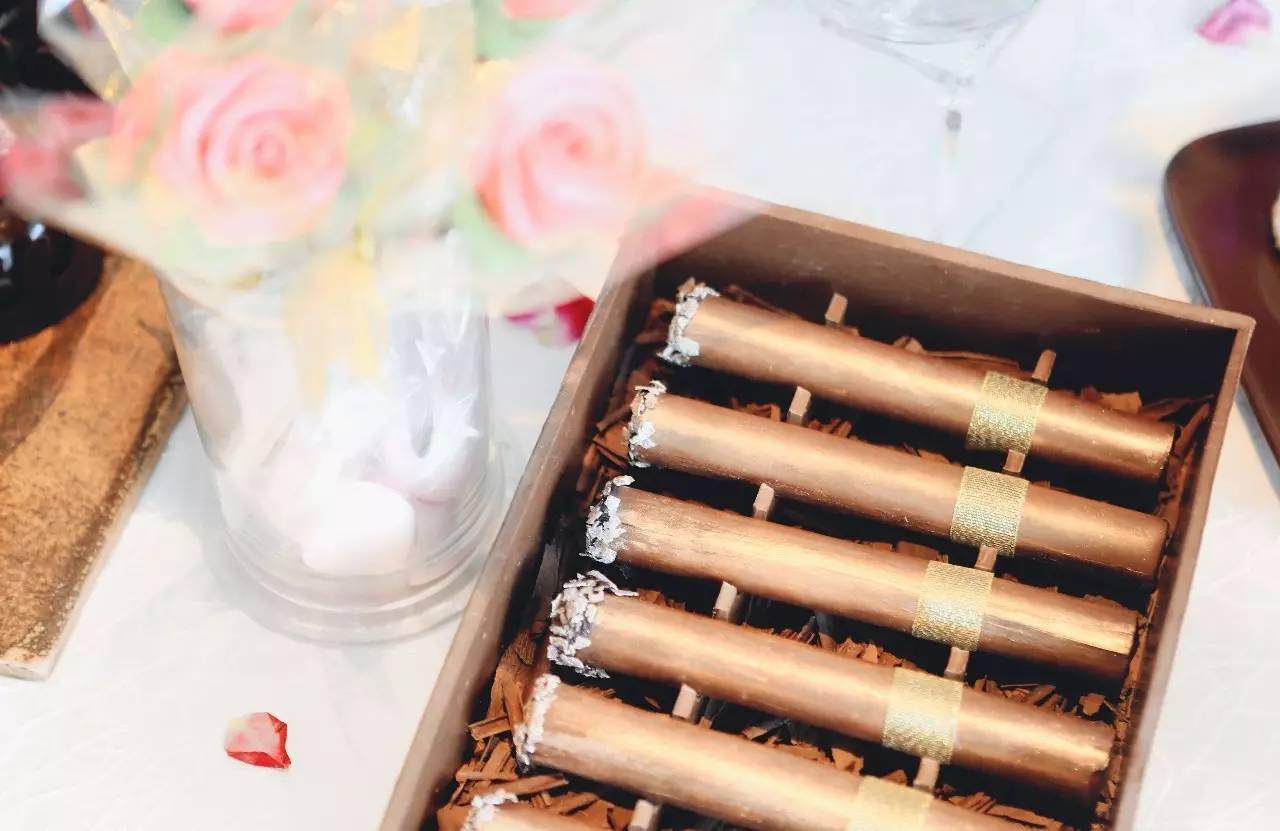 你舍不得花的钱总有人舍得帮你花,以前舍不得花你的钱现在才明白