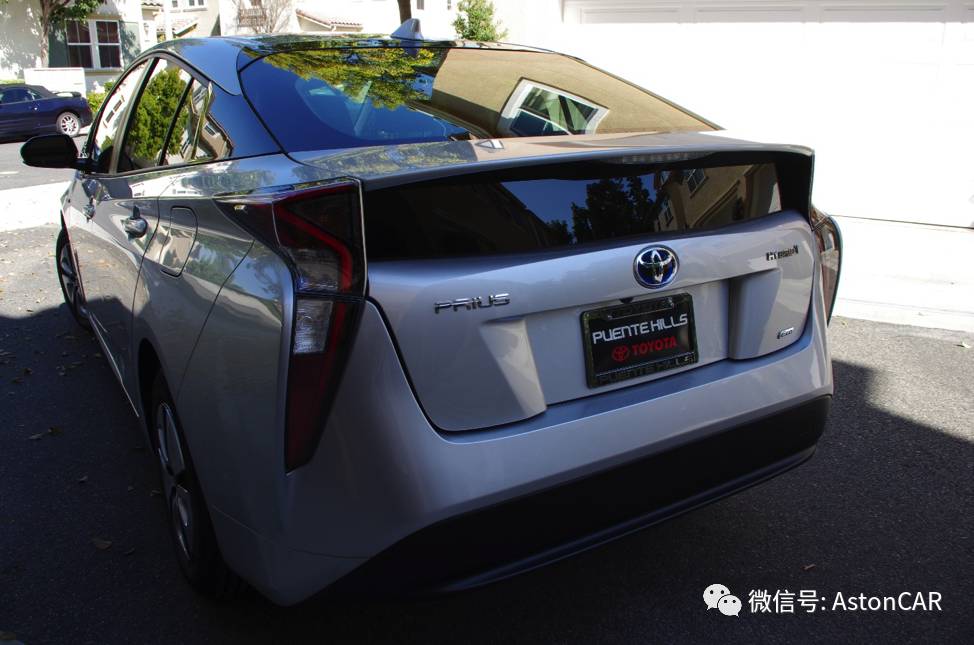 深度试驾丨高手林立，热效率40%的*四代第**普锐斯如何反击