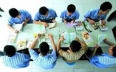 一定要“曝光”一下，这个警察的找鸡故事……