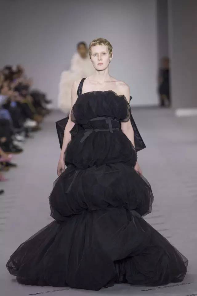 balenciaga真货对比,balenciaga烫钻牛仔真假