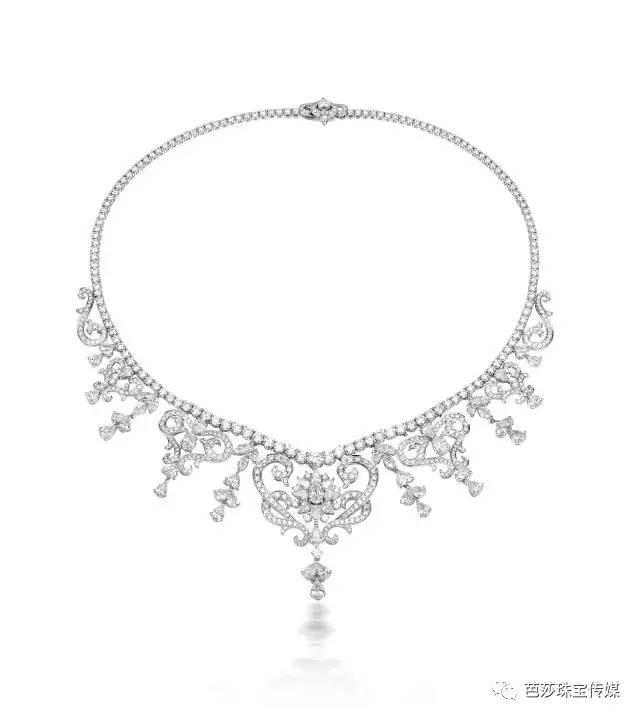 “范小胖”改名了?来不及甩肉的小长假,超显瘦的高级灰得配这些珠宝!