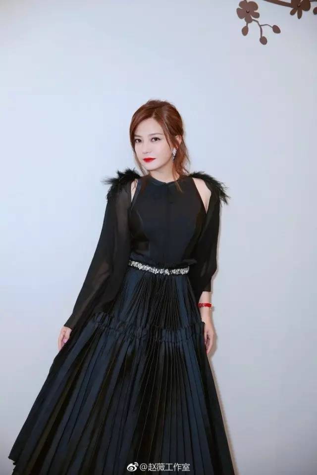 周冬雨金马奖表现,周冬雨颁奖反应