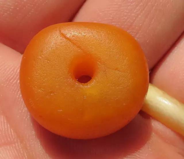 烤色蜜蜡和老蜜蜡的鉴别,老蜜蜡的鉴别方法和图片