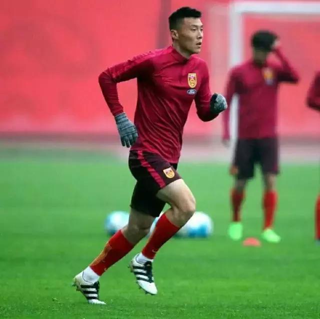 他们穿什么用英文怎么说,他们穿着什么用英文怎么说