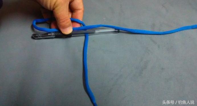 钓鱼的串钩怎样才能把钩绑到线上,如何简单绑钓鱼的串钩