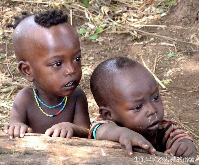 一组非洲儿童的玩具照片，看完感到很心酸！