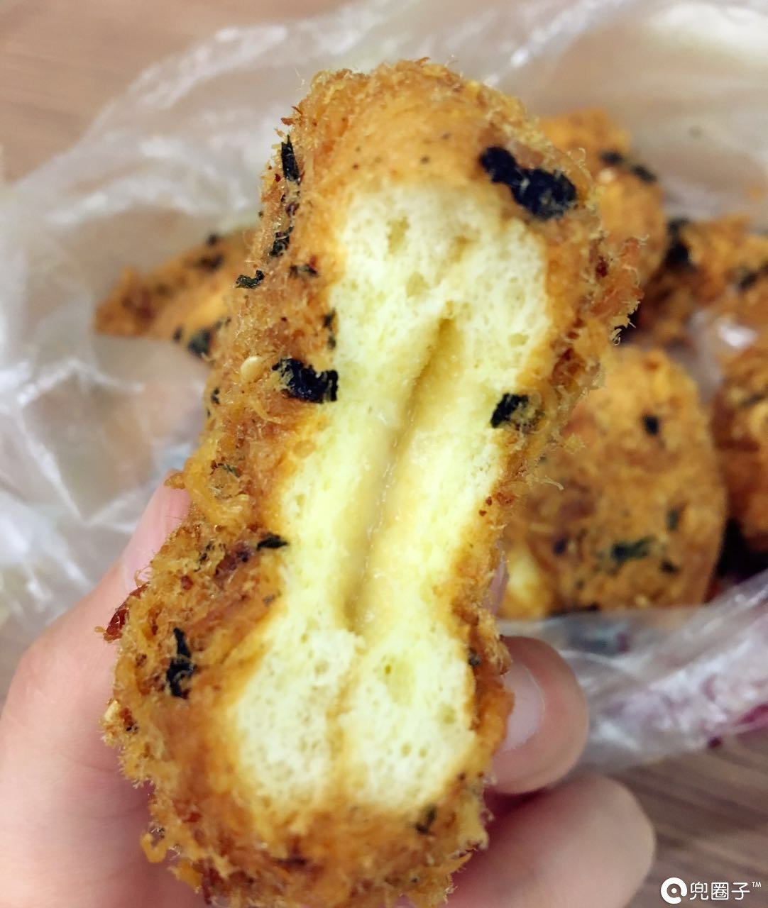 詹记肉松小贝里面的酱酸吗,詹记肉松小贝沙拉酱