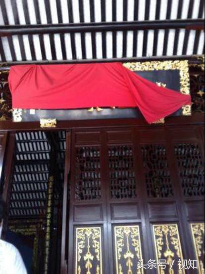 新店开业为什么要用红布遮住招牌,开业招牌红布怎么扯下来