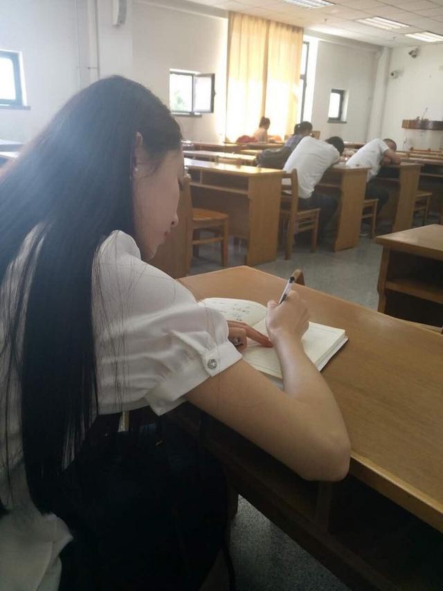 闺蜜相亲一夜未归,第二天回来她问相亲结果如何,她说超能洗衣粉