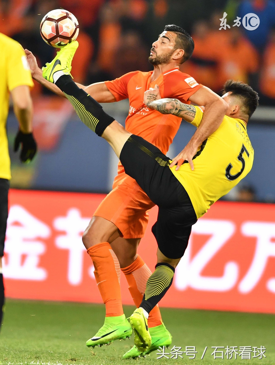 佩莱属于什么级别的前锋,佩莱进球庆祝