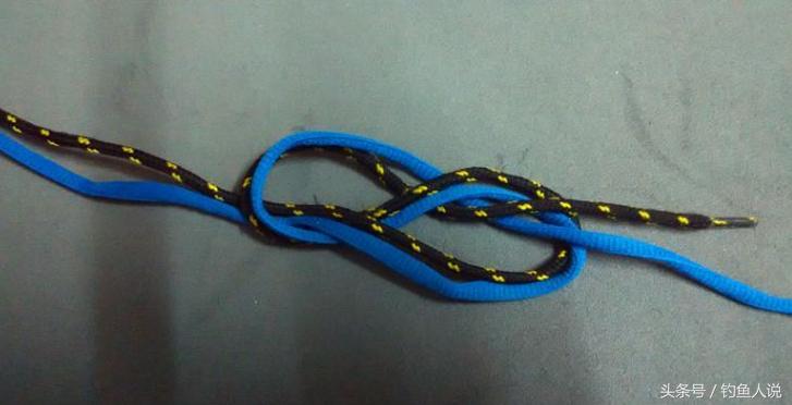 钓鱼的串钩怎样才能把钩绑到线上,如何简单绑钓鱼的串钩