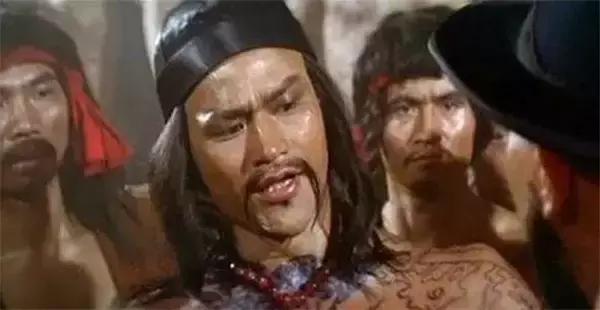 洪金宝被军官打是什么电影,当年被李小龙暴揍的洪金宝