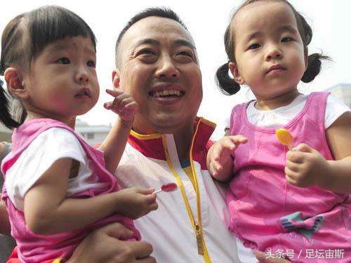 王皓近况两儿子照片,孔令辉马苏王皓