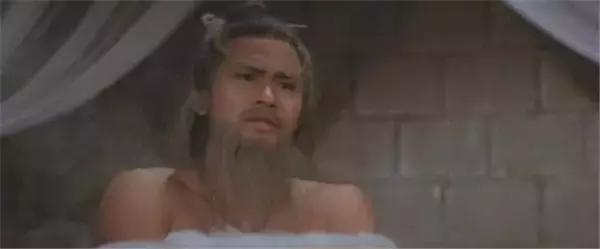 洪金宝被军官打是什么电影,当年被李小龙暴揍的洪金宝