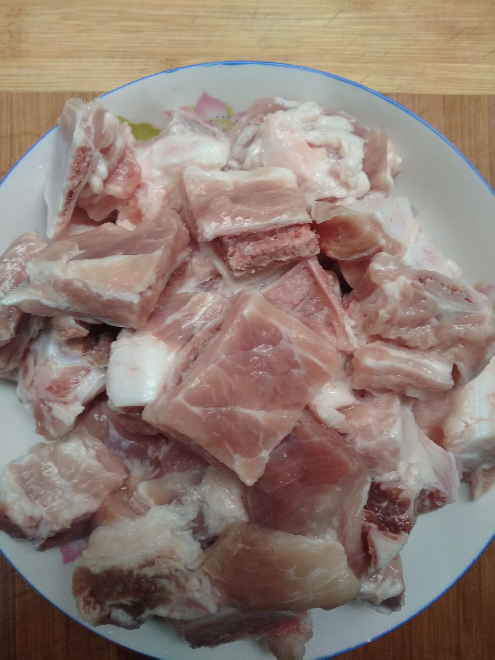 腊排骨火锅正宗做法,排骨火锅的家常做法