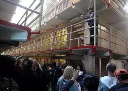 电影一座神奇的监狱,一个监狱在一个岛上电影