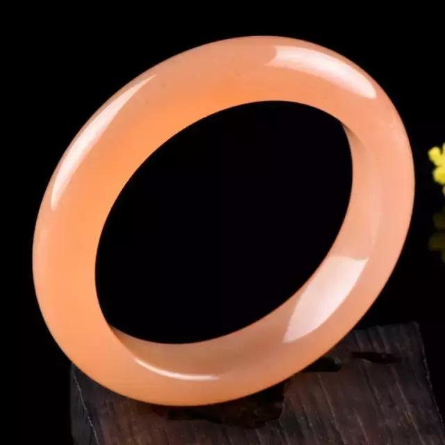 黄龙玉手镯费料,导致黄龙玉手镯价格高?