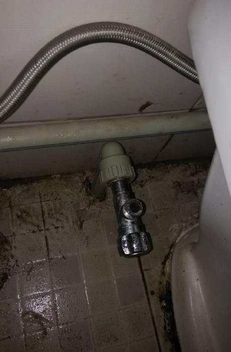 马桶上水慢是什么原因造成的,马桶有哗啦啦响声怎么回事