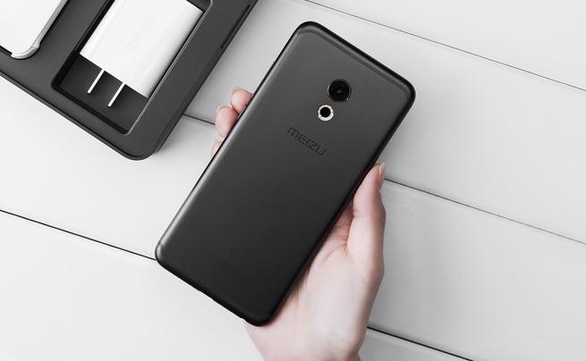 魅族分屏时两个屏幕都能同时进行,上下分屏变全屏