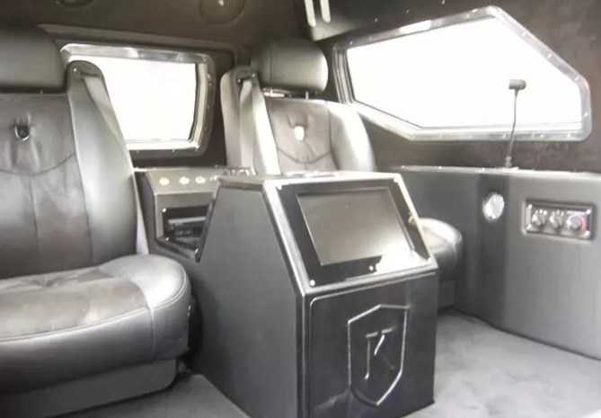 别总因为加不满油就嫌弃这款1500万的豪车了，它也不好洗呀！