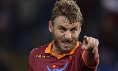 心中的足坛第一人,足坛十大硬汉柔情一面