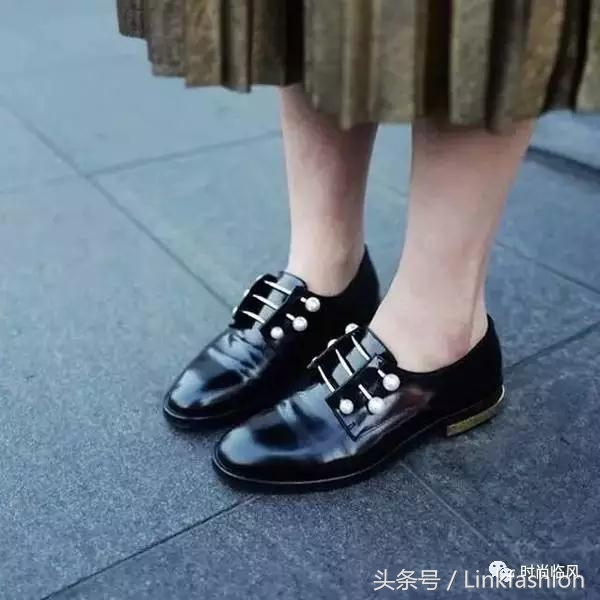 一双鞋,火过大牌包