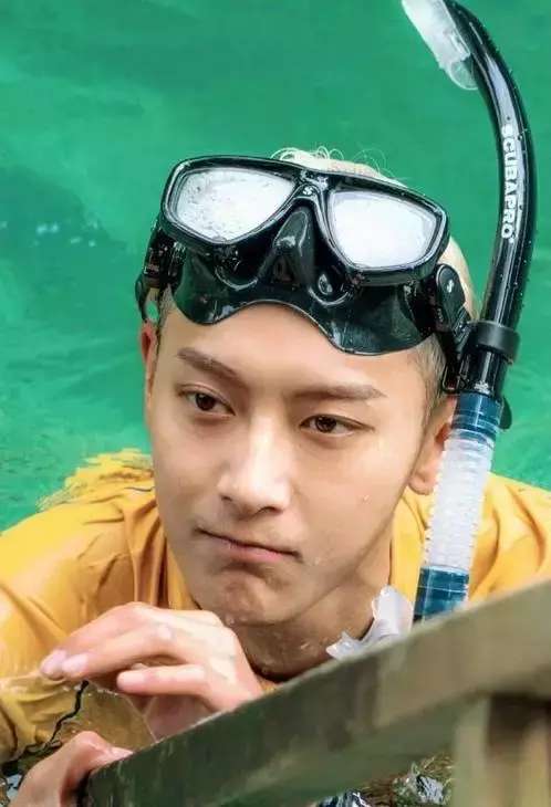 素颜技巧,get起来!伪素颜重点在于眉毛和眼线,明星妆小心机