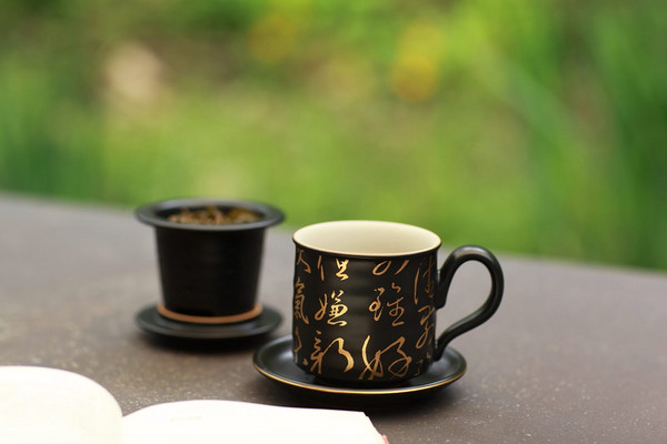 头号陶贩：从地摊卖烟灰缸到台湾80%的茶人茶馆都用他做的茶器