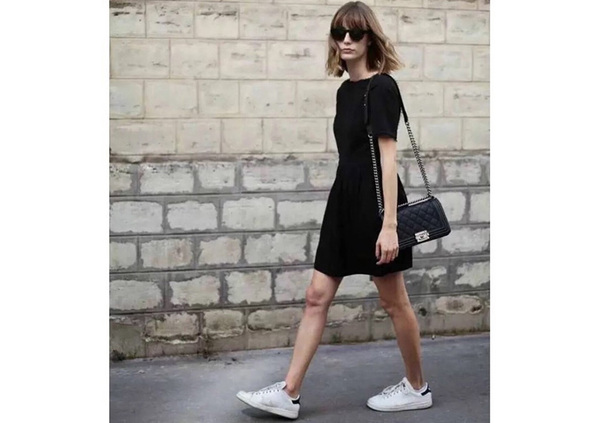 每个人应具备一条小黑裙,每个女生夏天都应该有条小黑裙