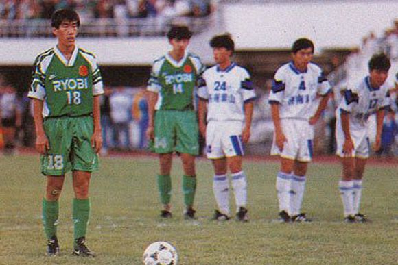 杨晨被授予德甲传奇球星称号,杨晨获得过亚洲足球先生吗