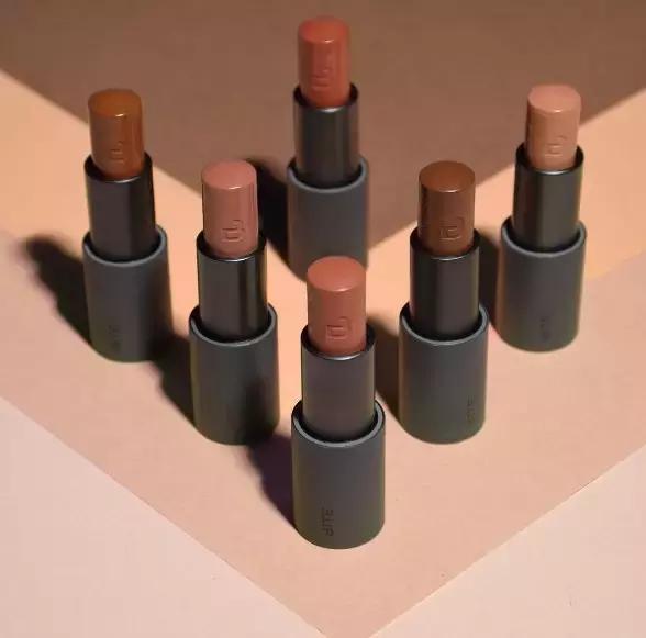 作为一个女人必须要学会坚强,做为女人必须要活的精致一点