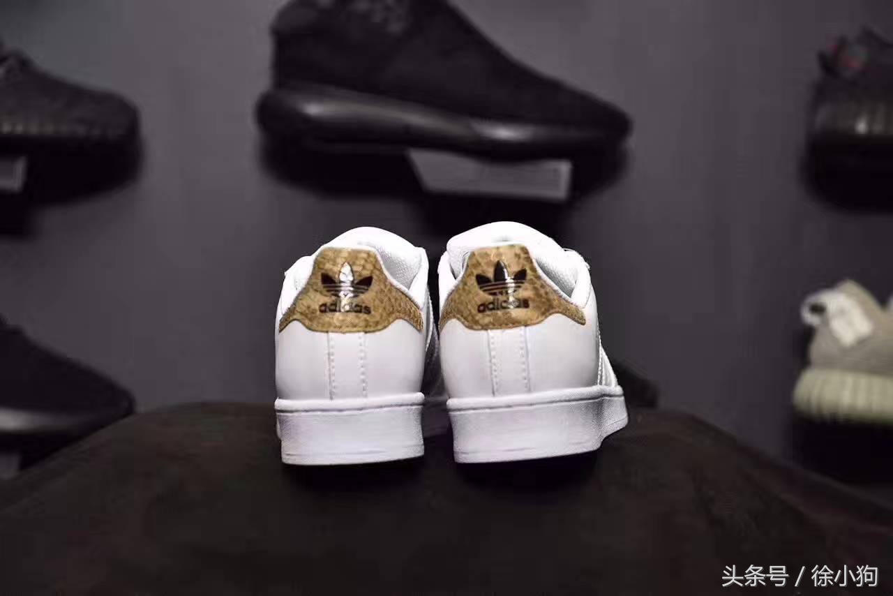 adidas史密斯的脚感,adidas史密斯小白鞋穿搭