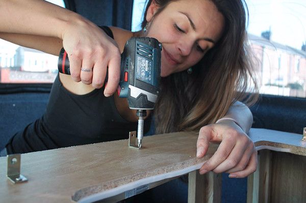 房车太贵？这个姑娘改造小货车带着狗狗周游世界！简直太酷啦~