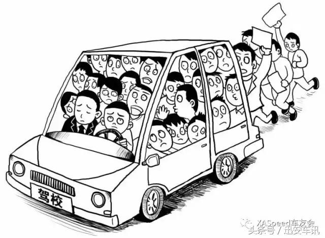 学车受不了气跟教练打起来了,驾校练车教练差点被车撞上墙