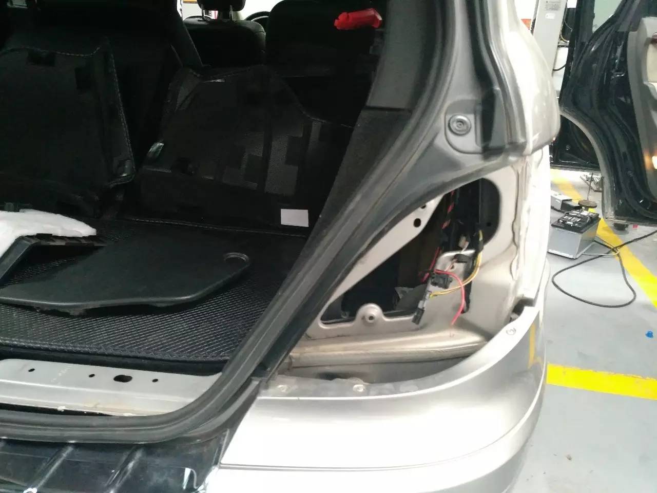 奔驰r老改新内饰,奔驰r老款改新