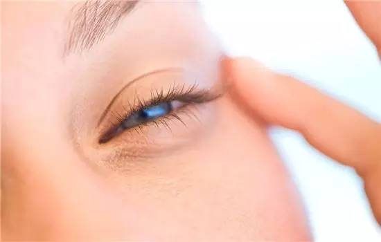 美睫如何避免美睫师颈椎痛,美睫师应根据什么条件设计美睫