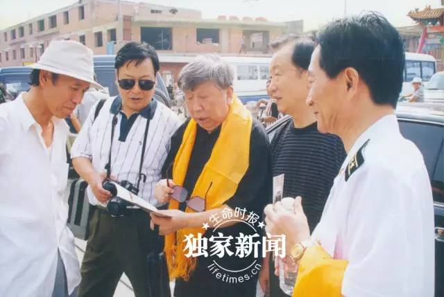 阎老走了,也许你熟悉舞台上的他,却未必了解生活中另一个他