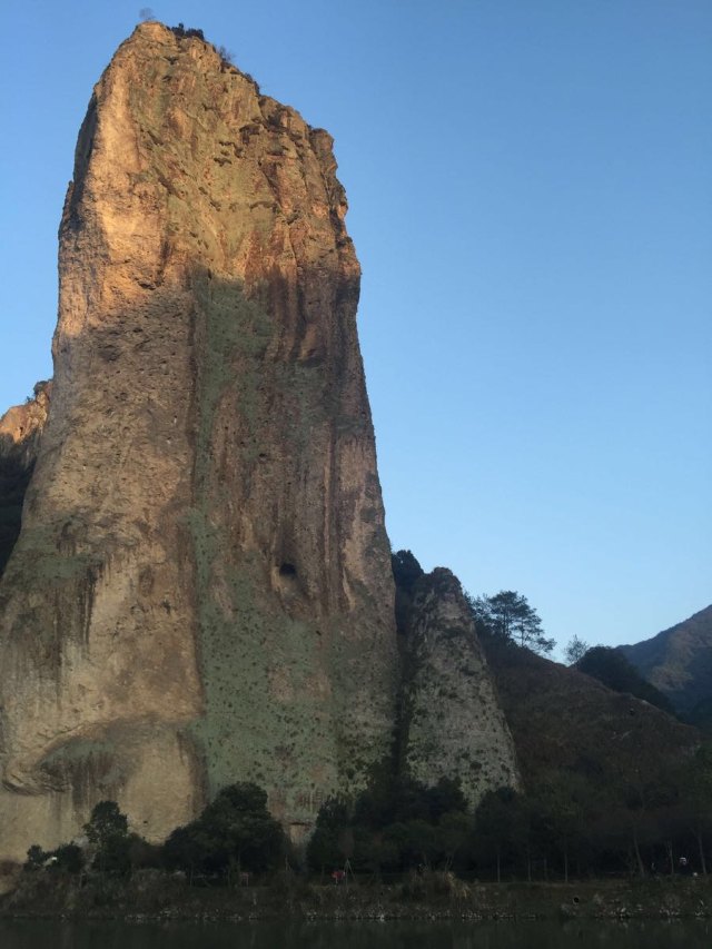 远山如黛原诗,远山如黛什么意思