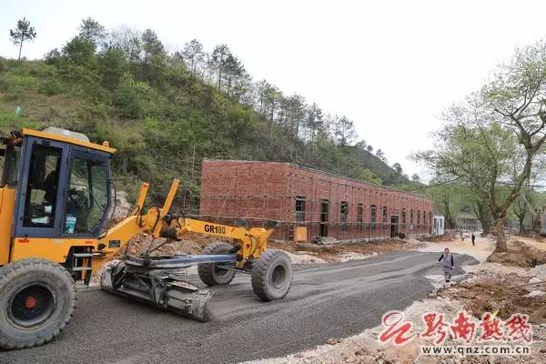 高大上塑胶球场建设,高大上小镇