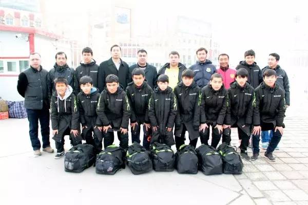 瓒崇悆灏忓皢浠庝勘涔愰儴鍥炴潵,瓒崇悆鐞冨憳鍥炲