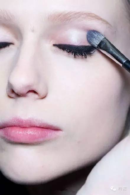 回家过年要减负，带只眼影君就够啦