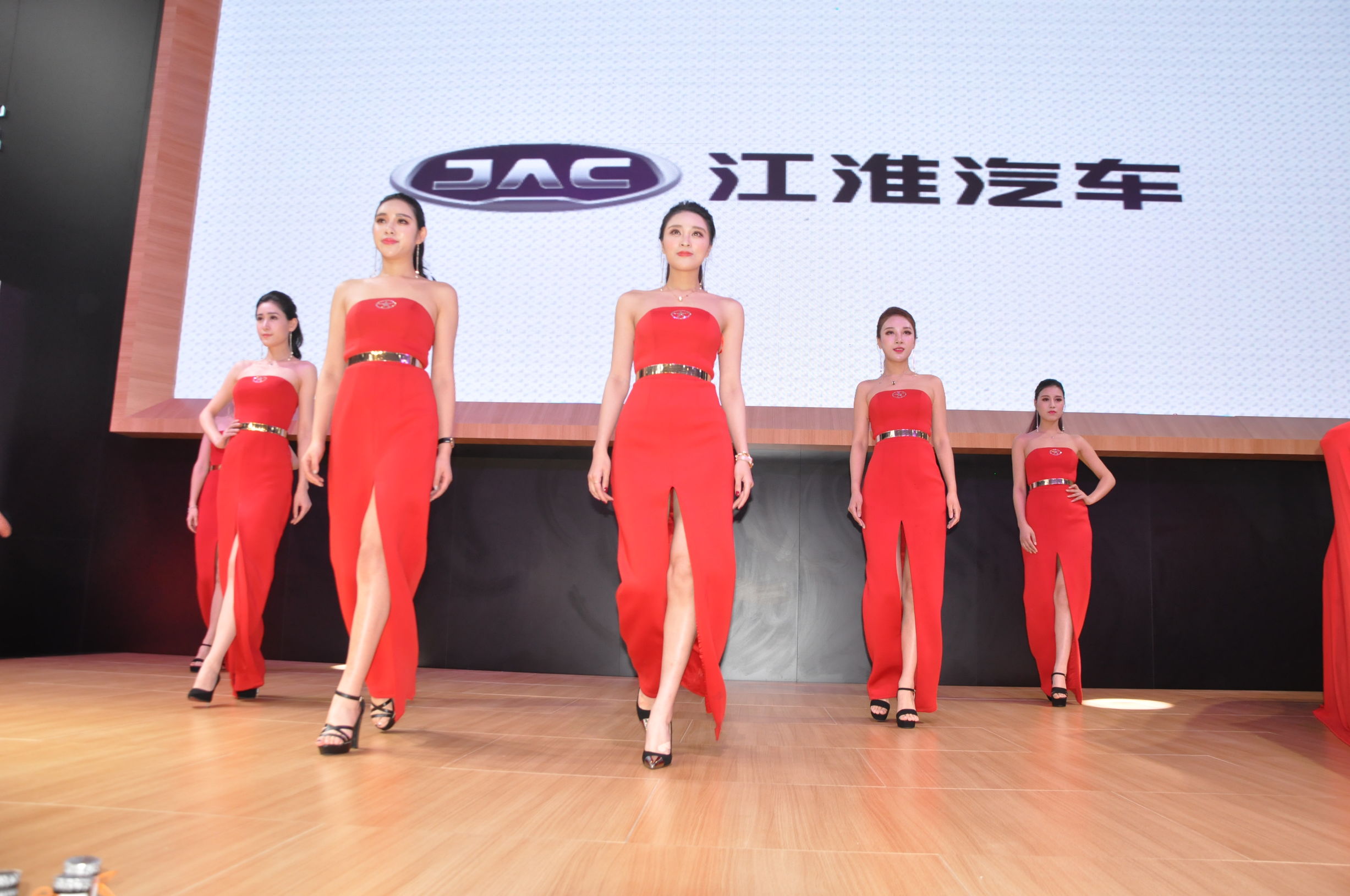 人民的名义“江淮情、瑞风行”国产车你长脸了！